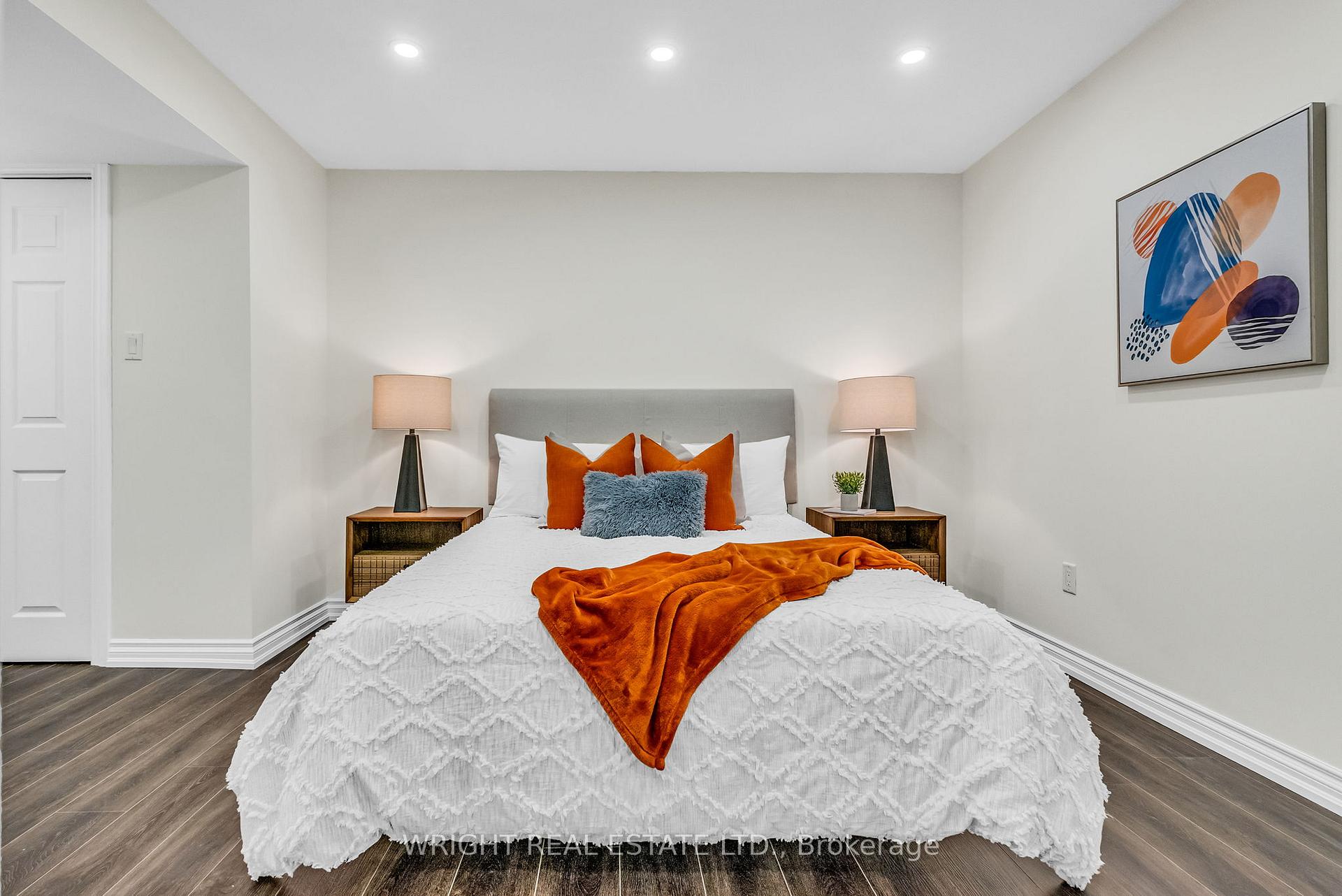 5 Bedrooms Condo at 1347 Rathburn, Mississauga For sale