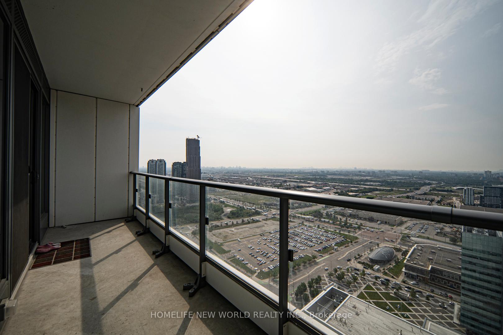 2 Bedrooms Condo at 5 Buttermill,  Vaughan For sale