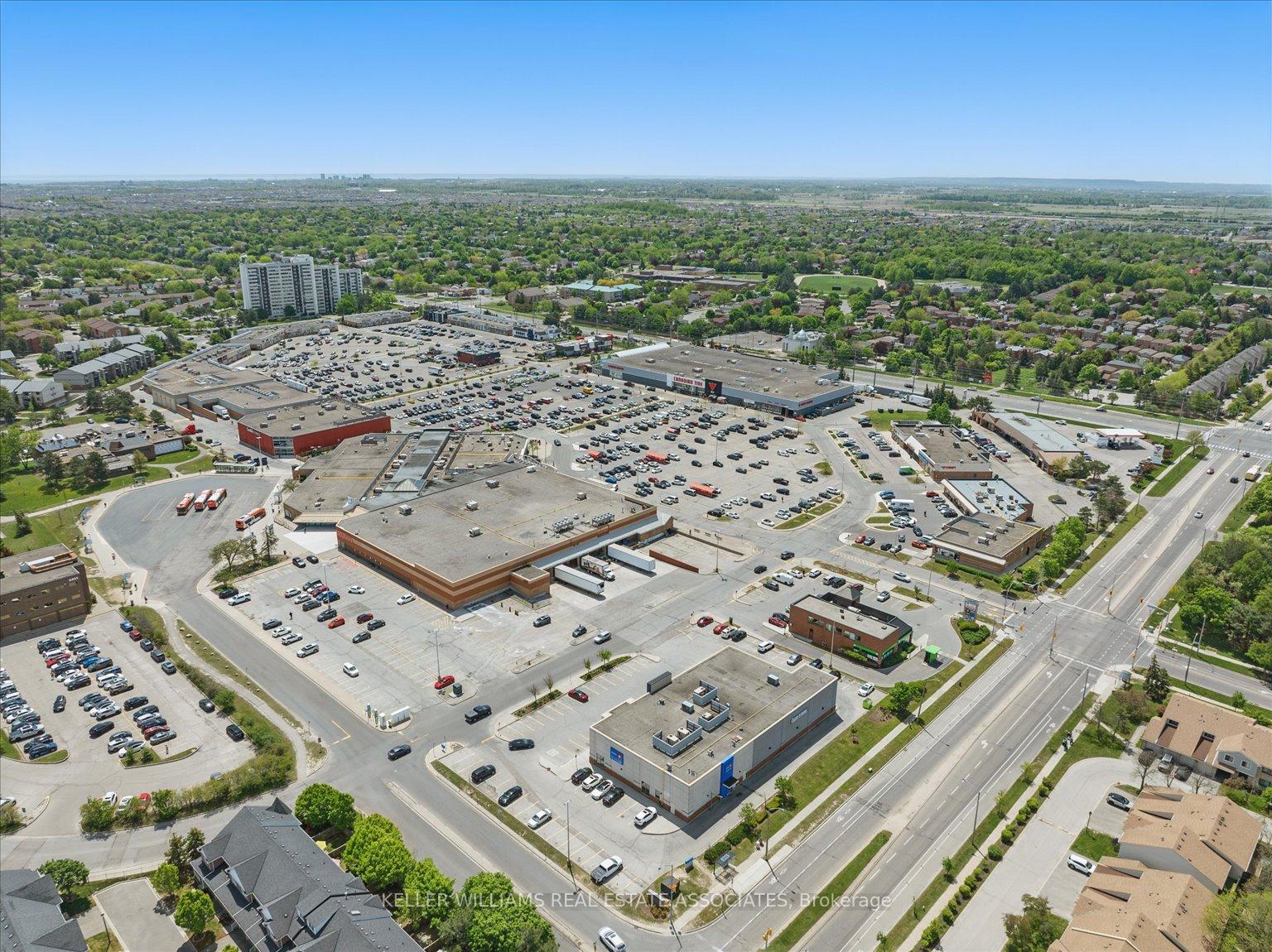 3 Bedrooms Condo at 2701 Aquitaine, Mississauga For sale