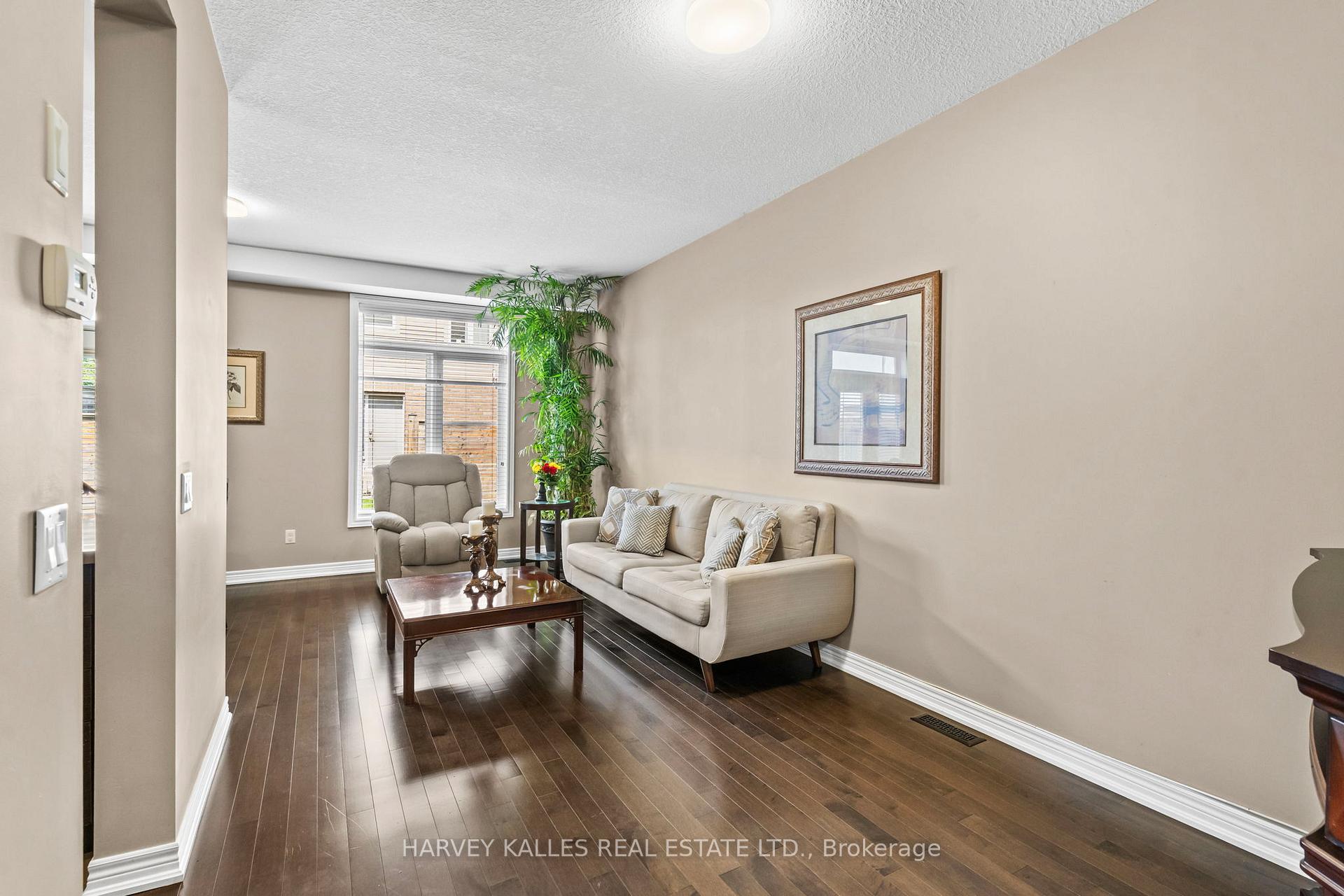 3 Bedrooms Condo at 3003 Glover, Burlington For sale