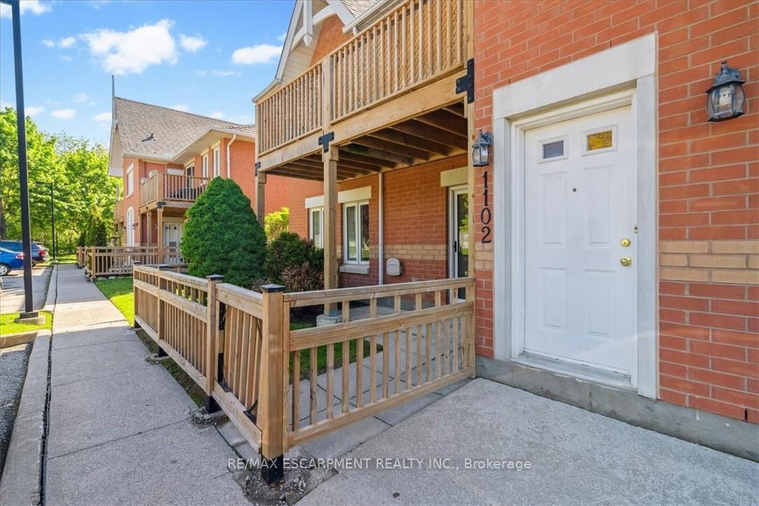 2 Bedrooms Condo at 4140 Foxwood, Burlington For sale