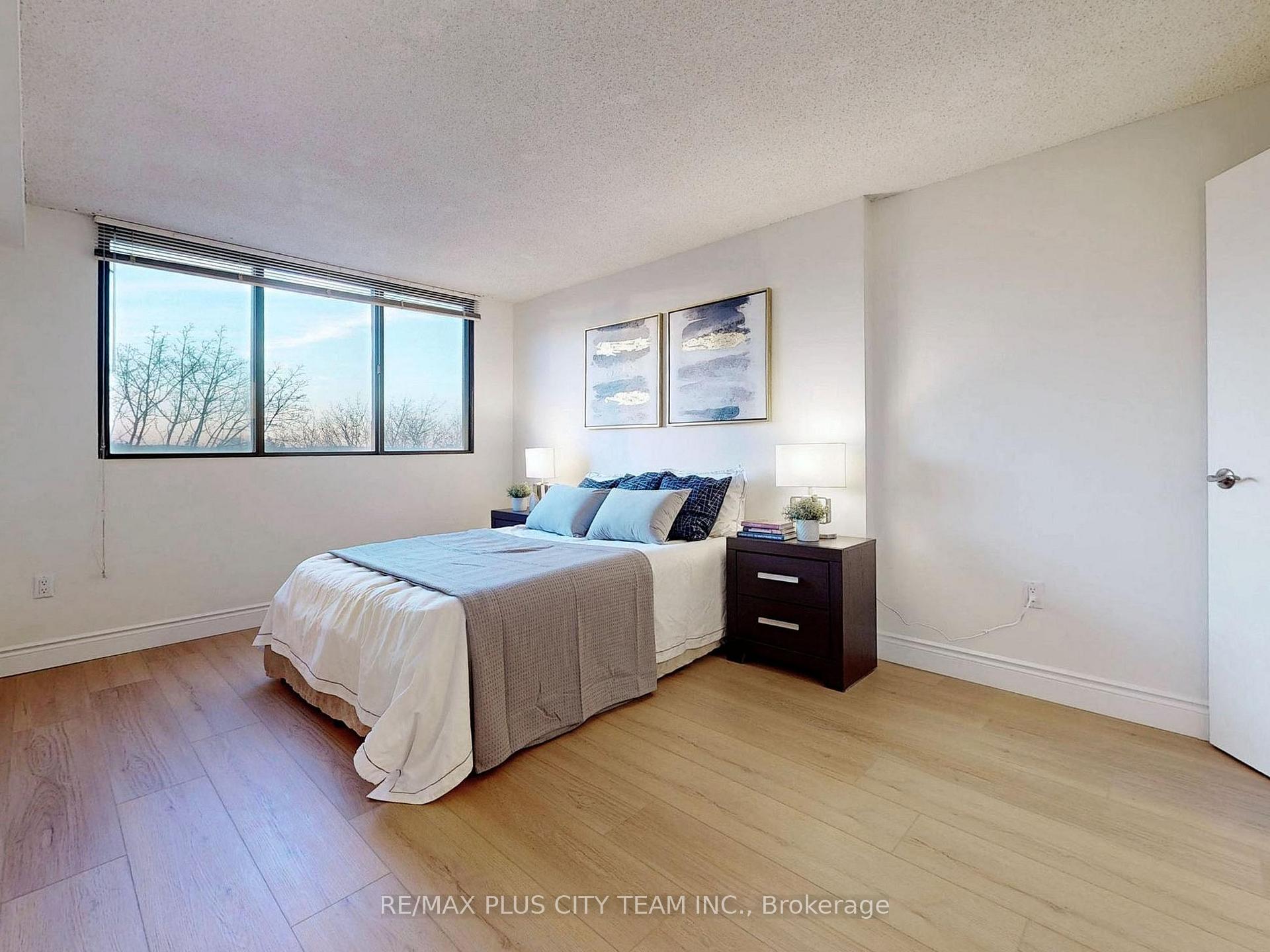 3 Bedrooms Condo at 6500 Montevideo,  Mississauga For sale