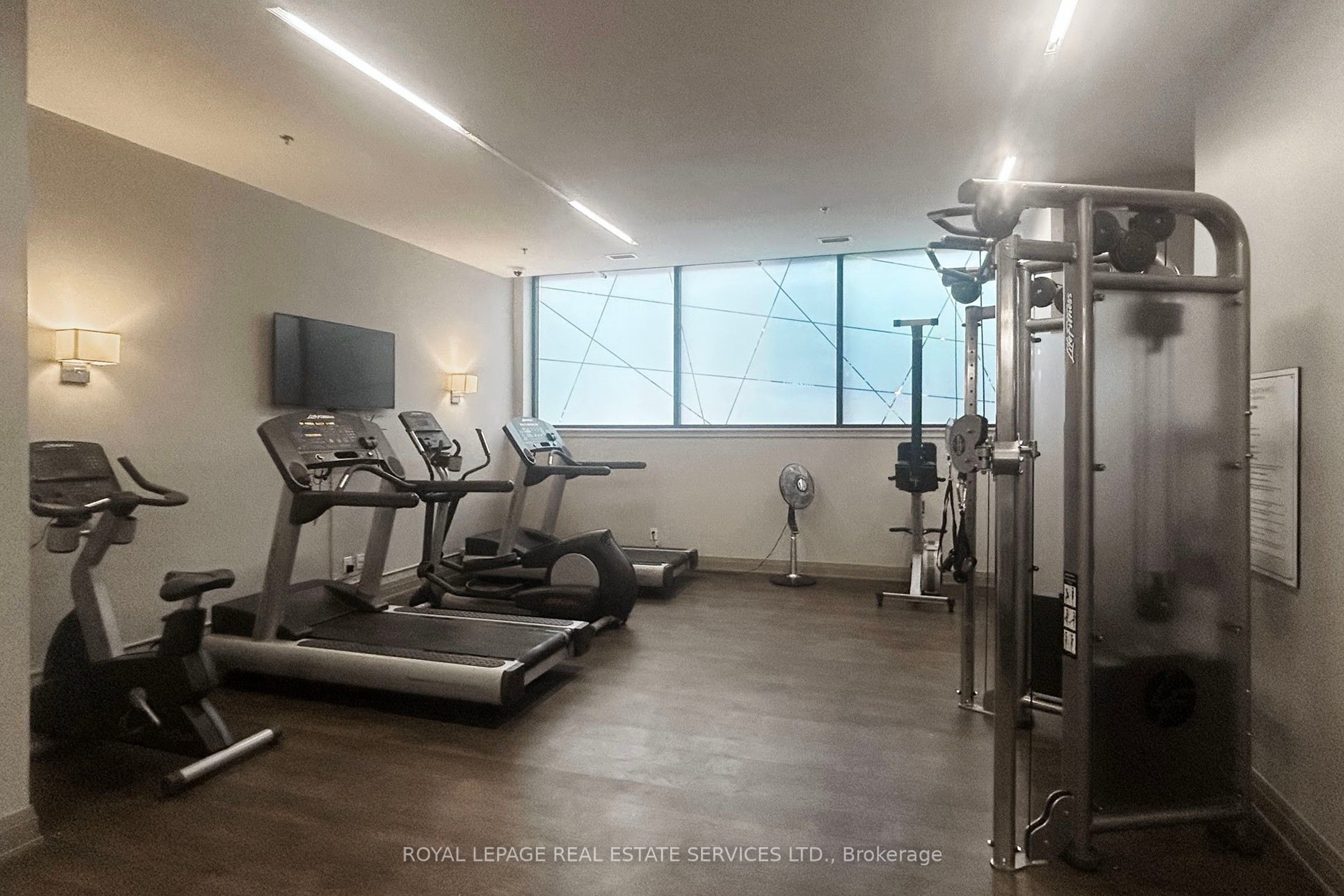 400 Wellington Street W, #507