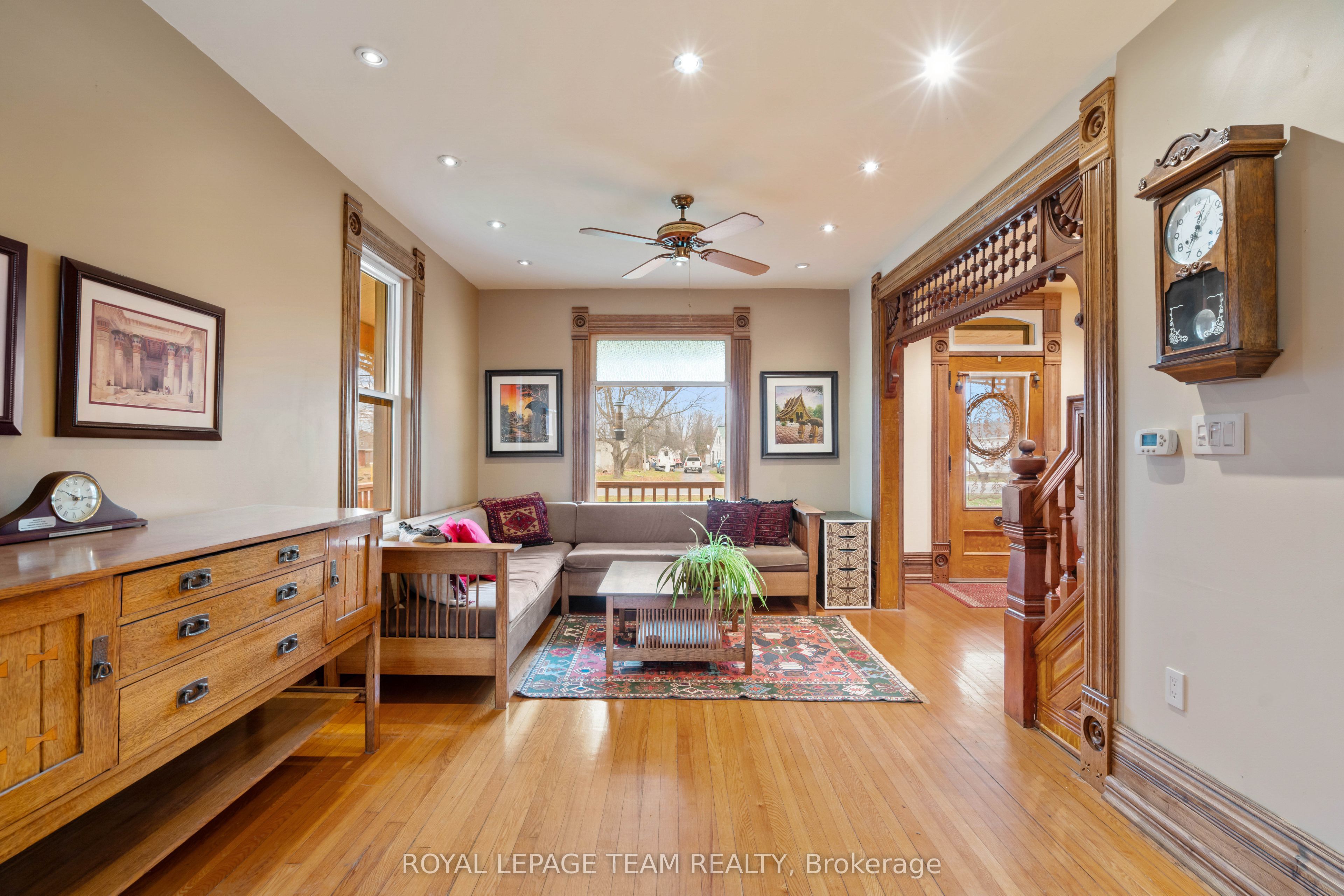 77 Queen Street W