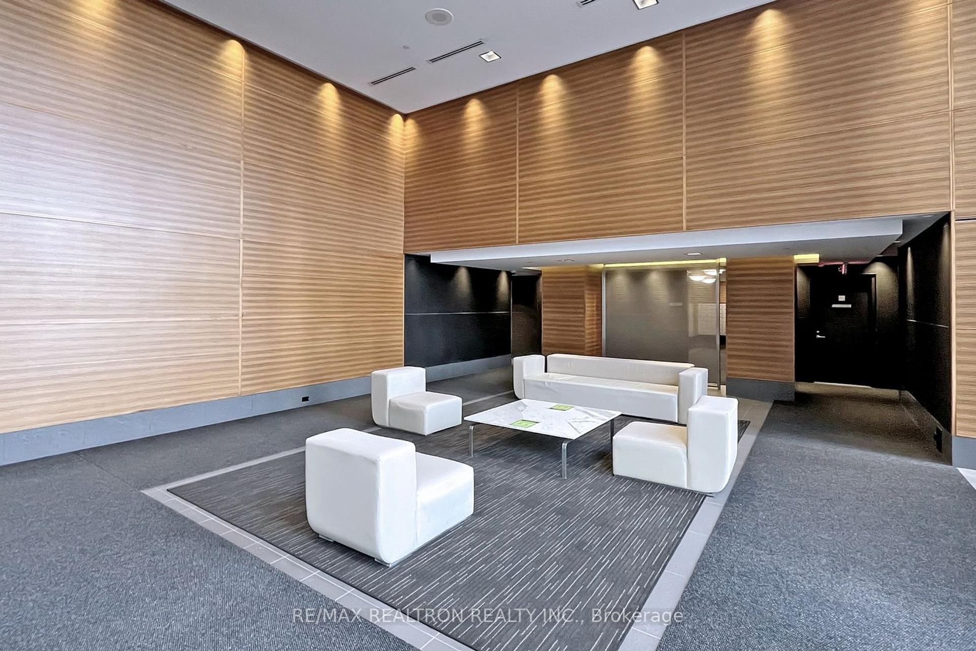 2 Bedrooms Condo at 125 Village Green, Toronto For sale