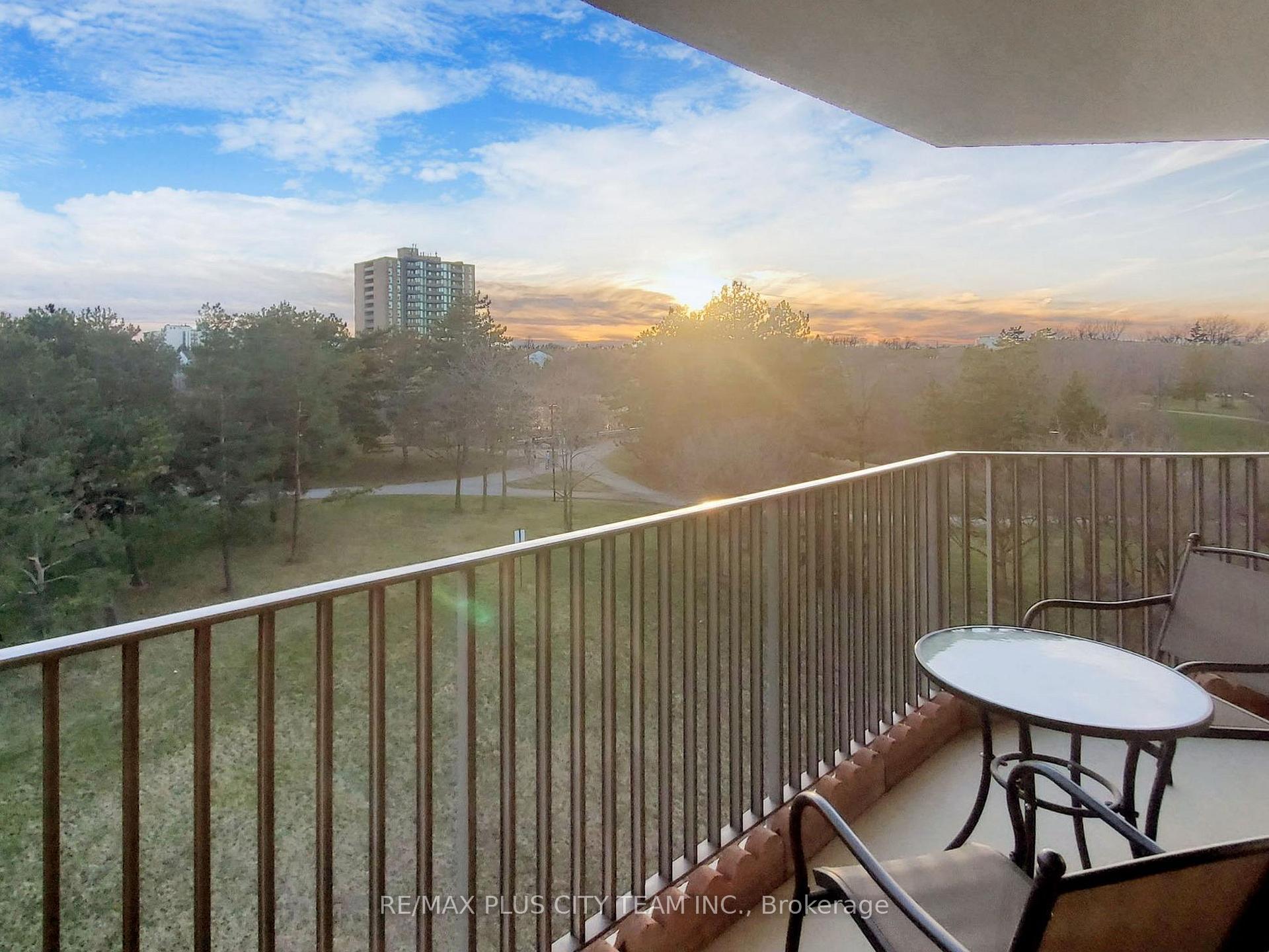 3 Bedrooms Condo at 6500 Montevideo,  Mississauga For sale