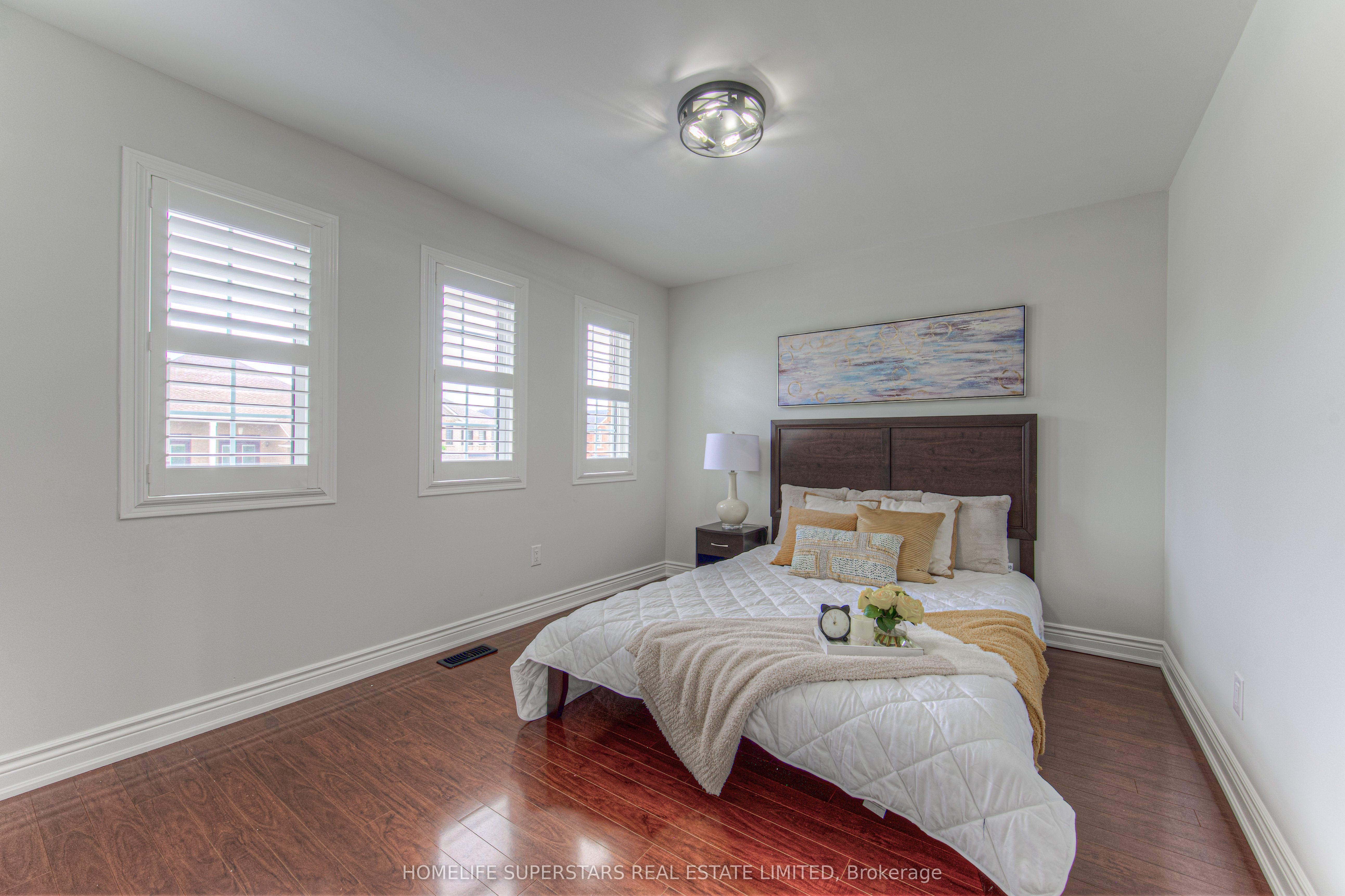 5676 Fantasia Manor