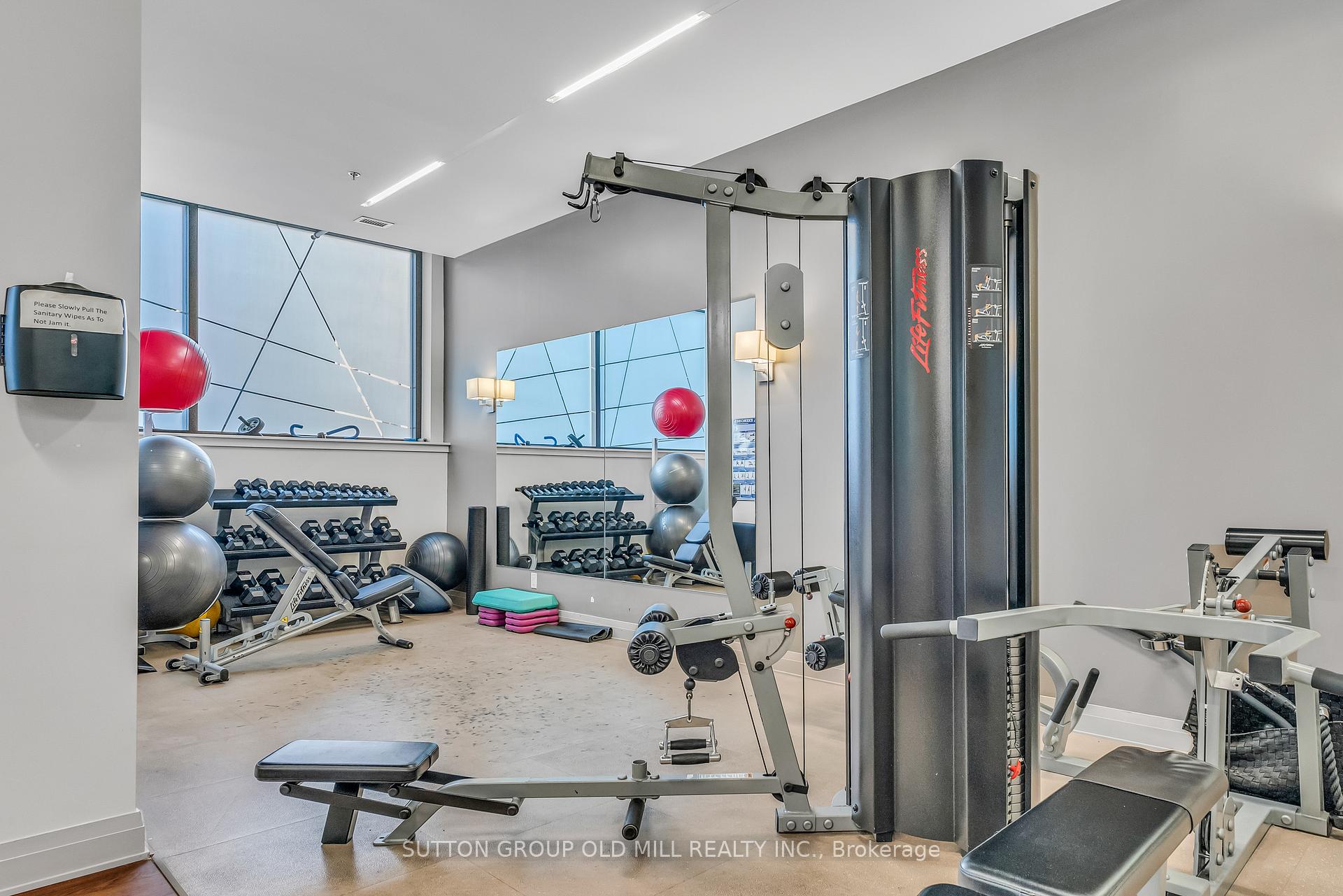 2 Bedrooms Condo at 400 Wellington, Toronto For sale