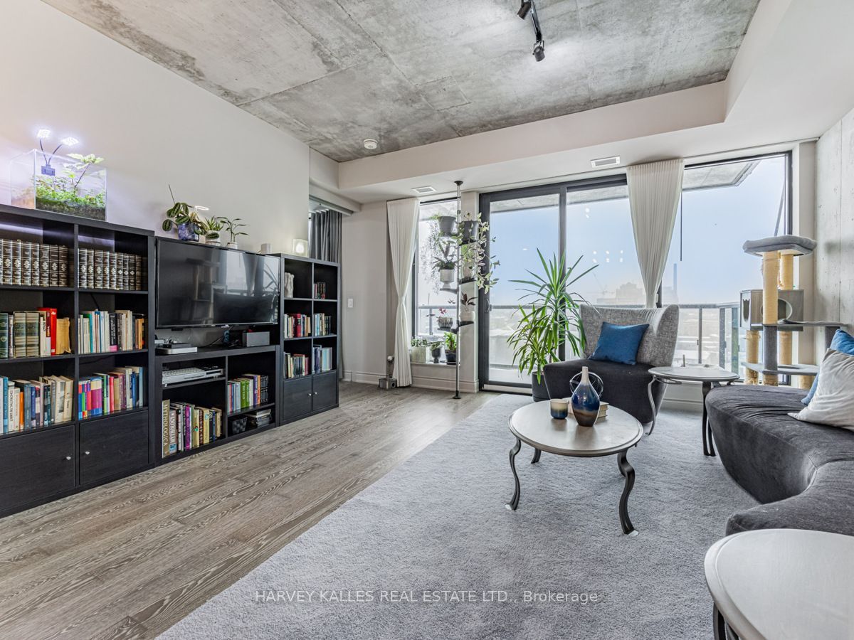 608 Richmond Street W 816
