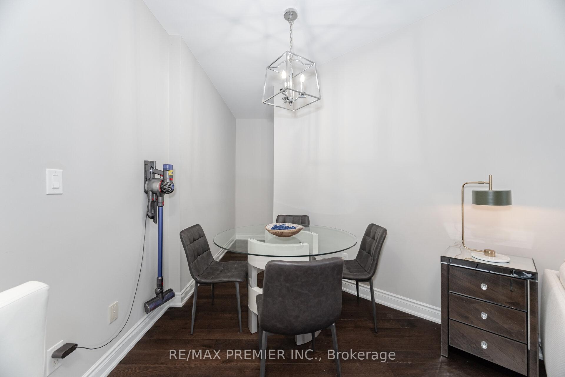 1 Bedroom Condo at 281 Woodbridge,  Vaughan For sale