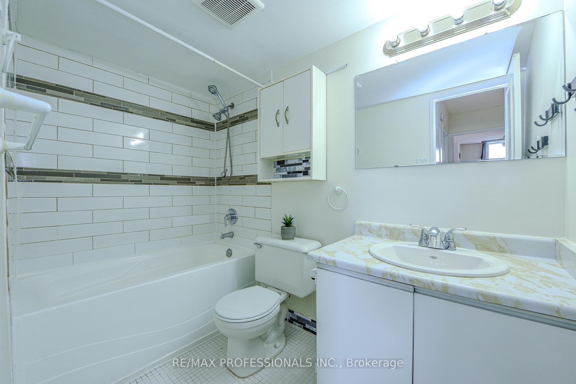3 Bedrooms Condo at 362 The East Mall, Toronto For sale