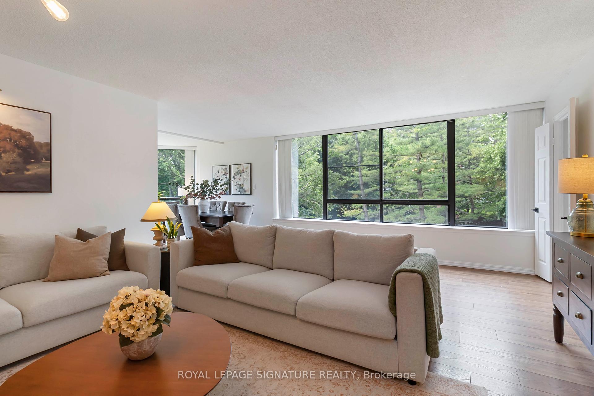 2 Bedrooms Condo at 1230 Marlborough, Oakville For sale