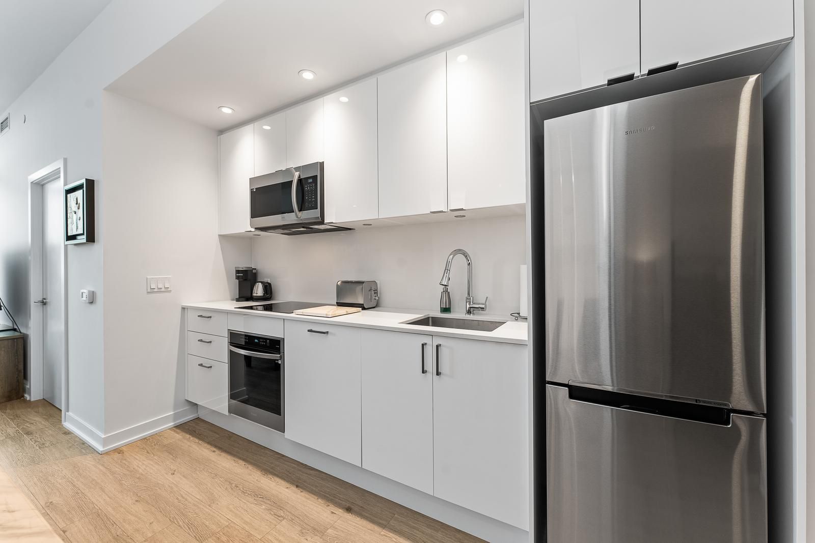 1928 Lakeshore Boulevard 4203