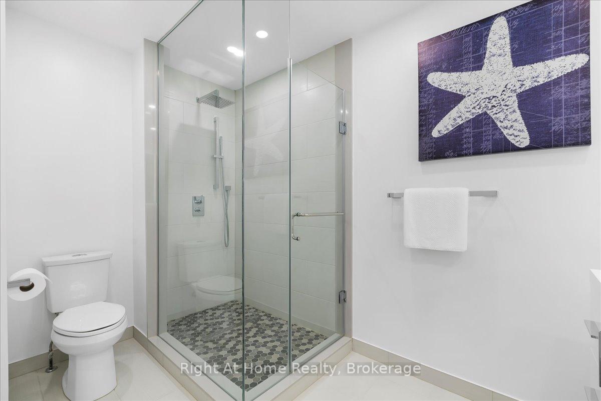 2 Bedrooms Condo at 2250 Rockingham, Oakville For sale