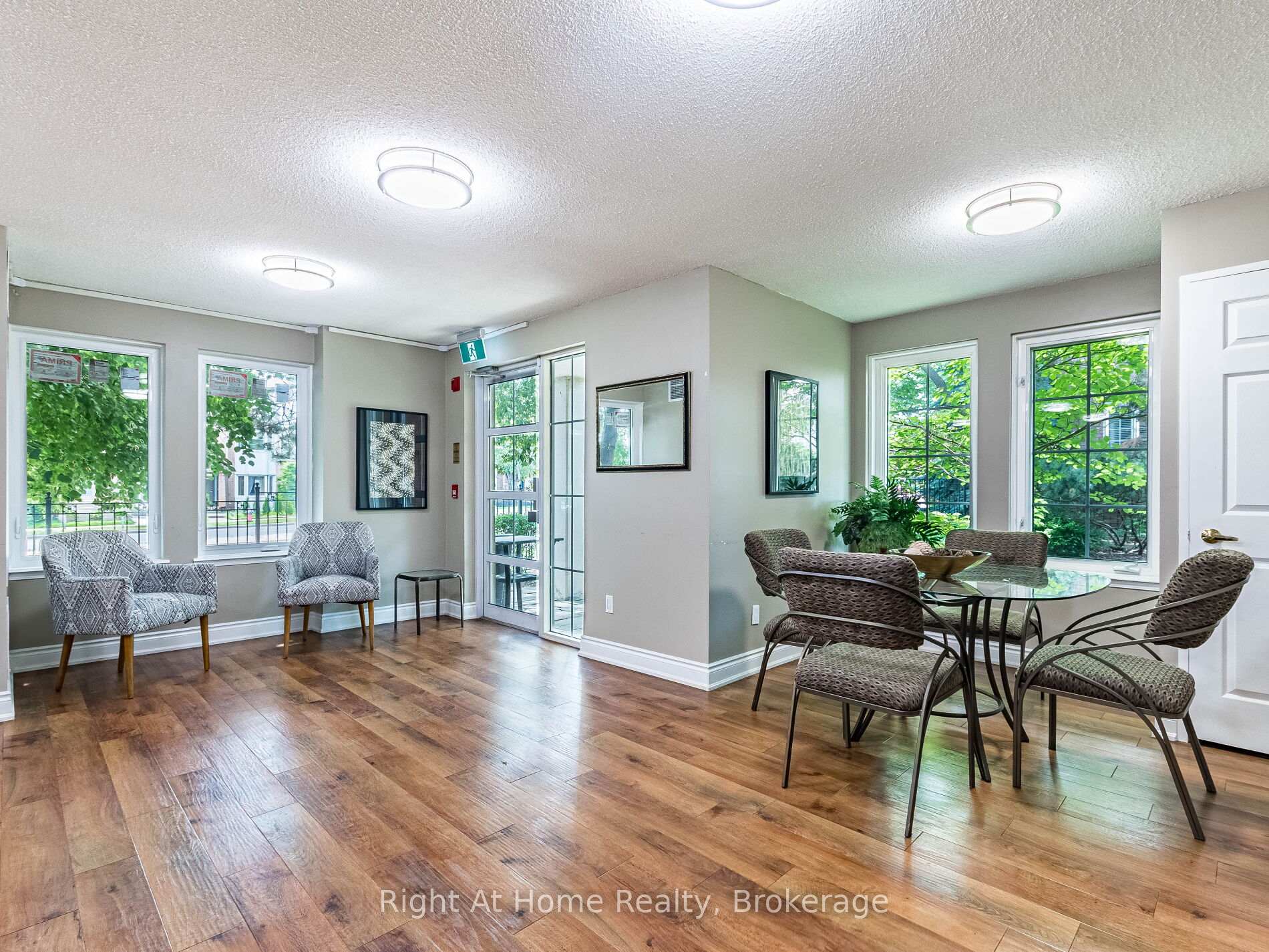 1 Bedroom Condo at 2300 Parkhaven, Oakville For sale