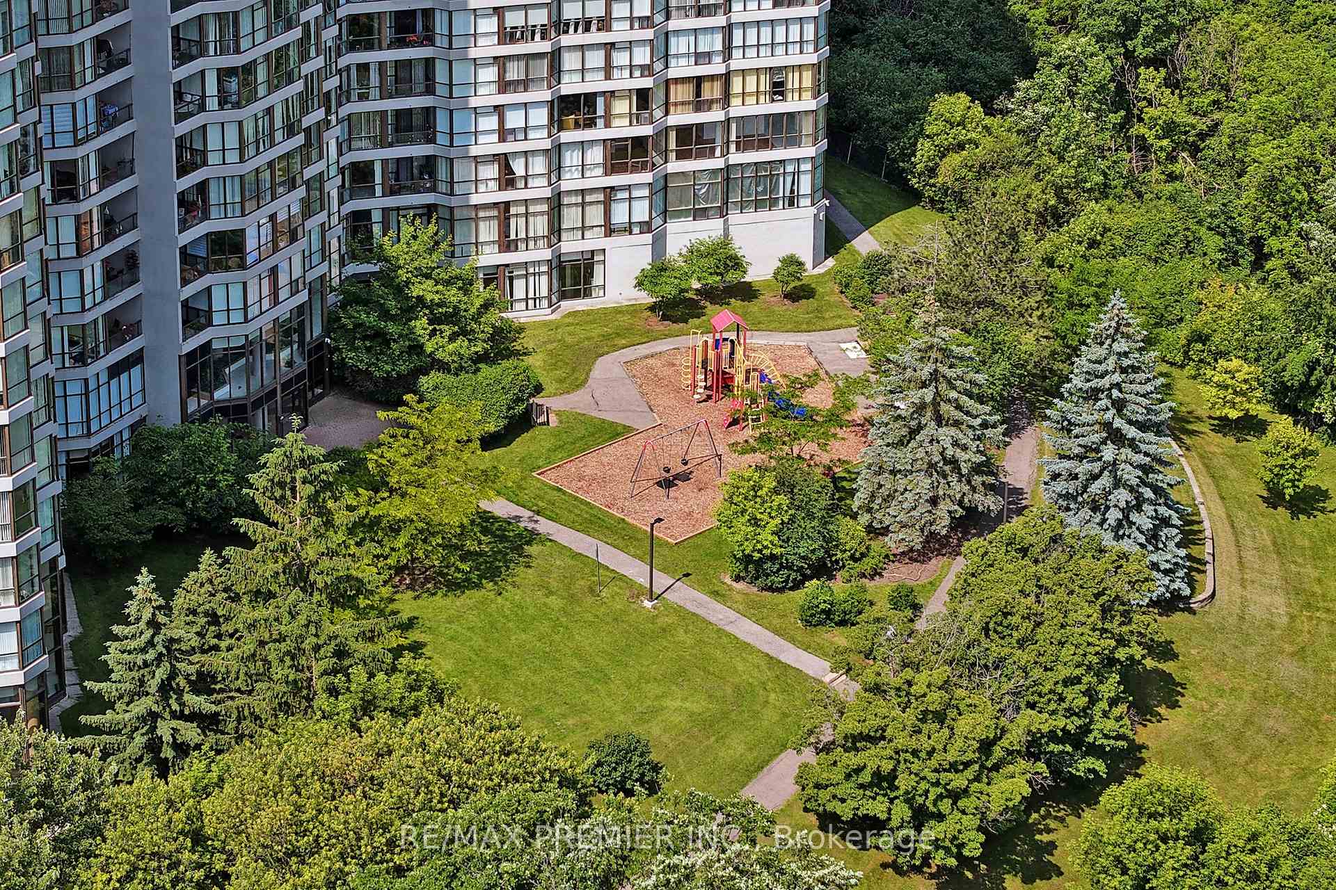 3 Bedrooms Condo at 1 Rowntree, Toronto For sale