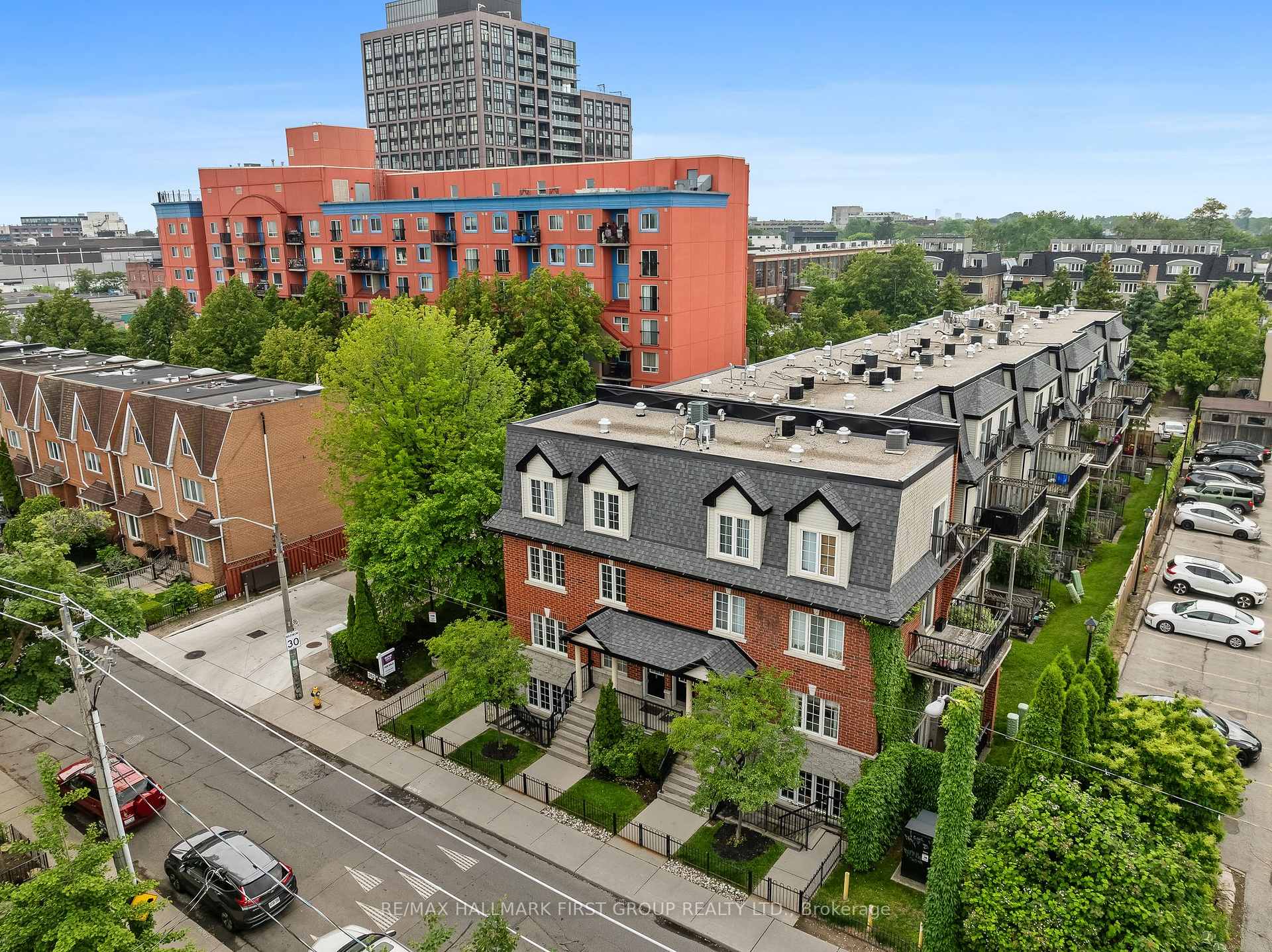 3 Bedrooms Condo at 262 St. Helen’s, Toronto For sale
