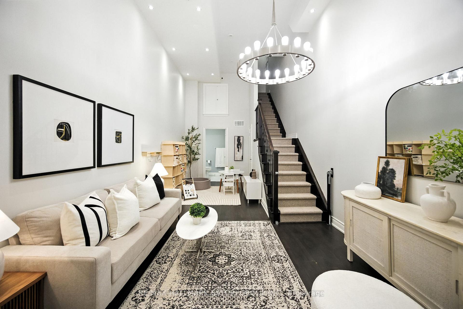 4 Bedrooms Condo at 2110 Bayview, Toronto For sale