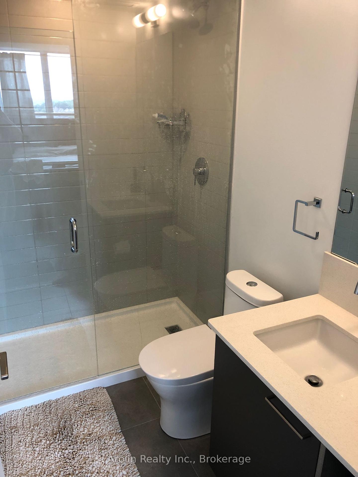 2 Bedrooms Condo at 3005 Pine Glen, Oakville For sale