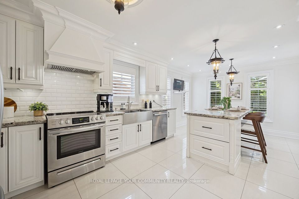 16 White Lodge