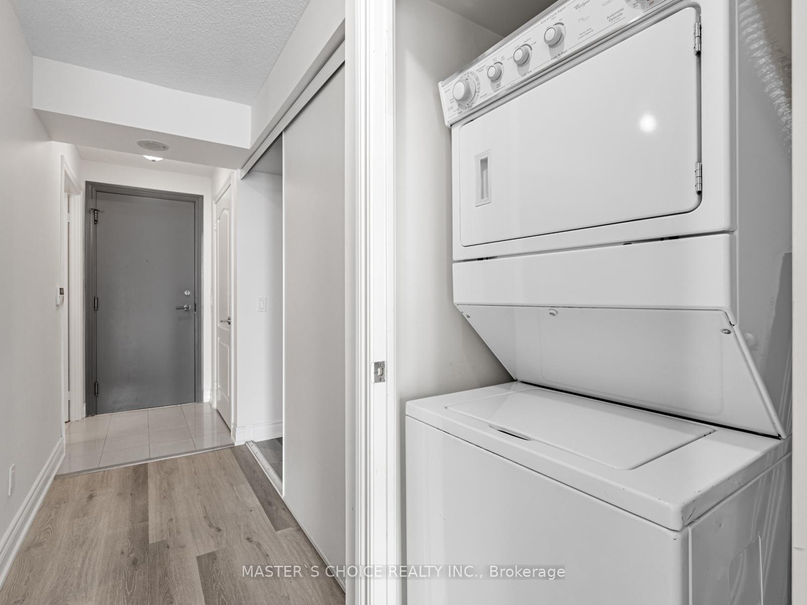 2 Bedrooms Condo at 70 Town Centre, Toronto For sale