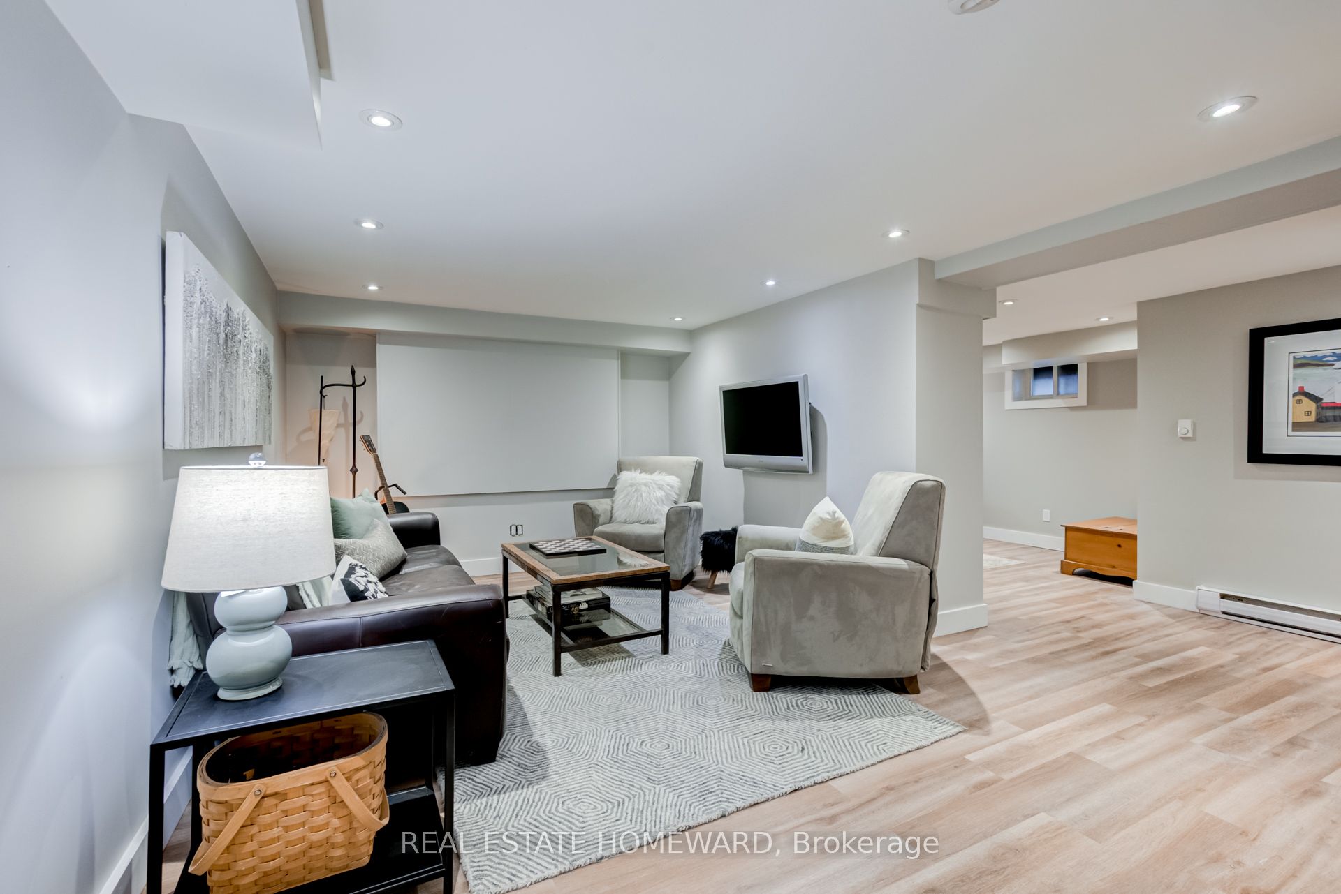 46 Fairside Avenue, Toronto, ON M4C 3H2
