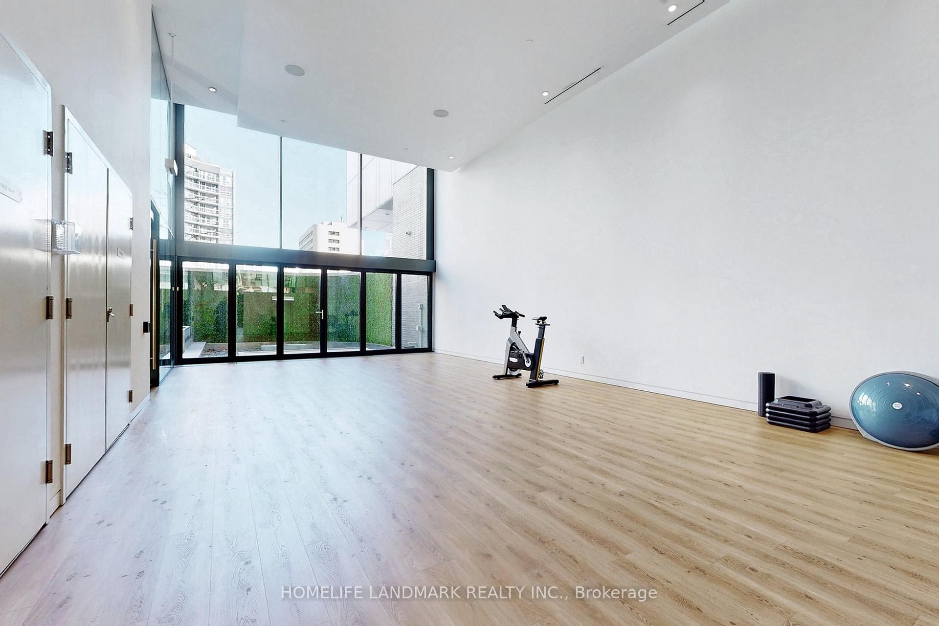 2 Bedrooms Condo at 185 Roehampton, Toronto For sale