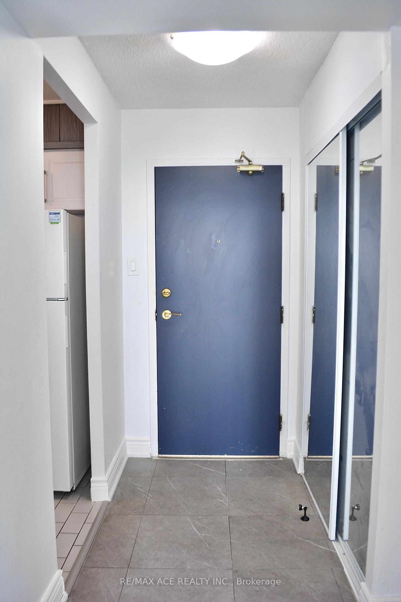 3 Bedrooms Condo at 330 Mccowan, Toronto For sale