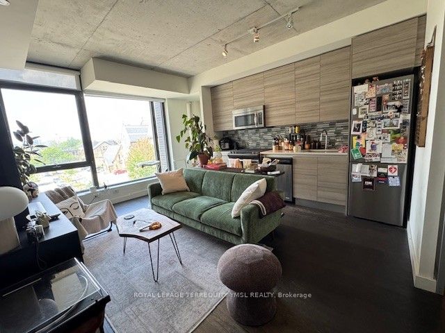111 Bathurst