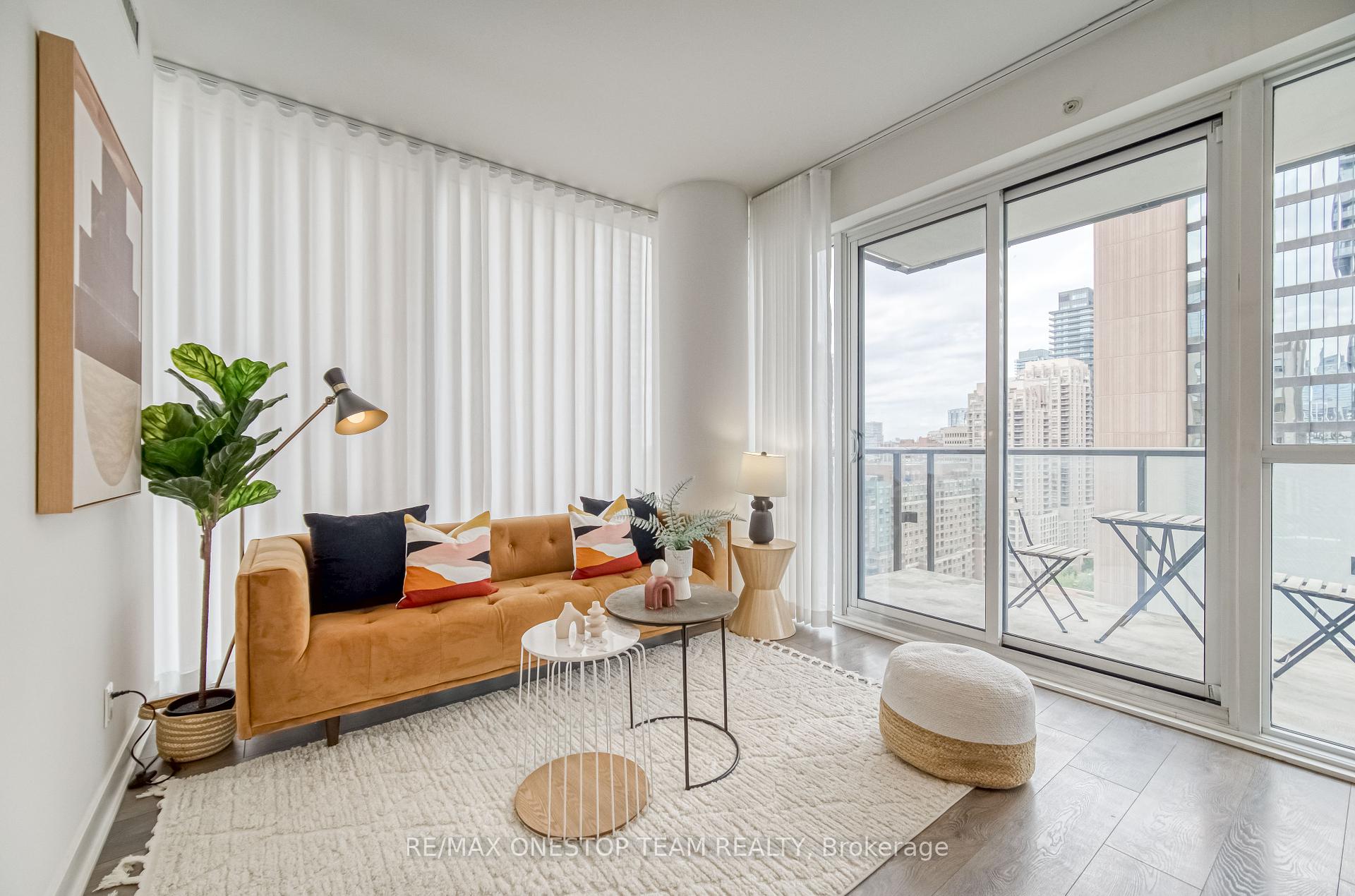 1 Bedroom Condo at 15 Grenville, Toronto For sale