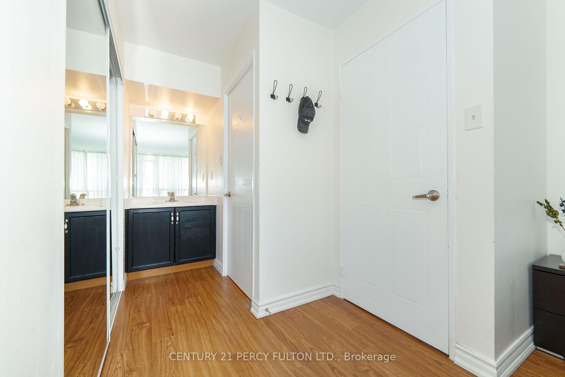 2 Bedrooms Condo at 3 Greystone Walk, Toronto For sale