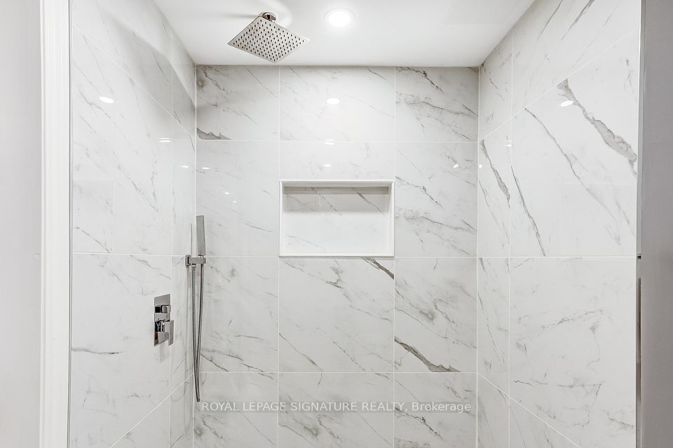 https://trreb-image.ampre.ca/co9bElvmOoDJm5XRc1YecUMHT2dT8Zil8Au8gaiOnJ4/rs:fit:960:960/wm:.5:so:0:50:.4/wmsh:10/wmt:PHNwYW4gZm9yZWdyb3VuZD0nd2hpdGUnIGZvbnQ9JzY4Jz5ST1lBTCBMRVBBR0UgU0lHTkFUVVJFIFJFQUxUWSwgQnJva2VyYWdlPC9zcGFuPg/L3RycmViL2xpc3RpbmdzLzQwLzkyLzUyLzE4L3AvOGJmYTg4OTQtYWNjNi00ZjBiLTlmMzctYTBhMDUyNWY2MDZkLmpwZw.jpg