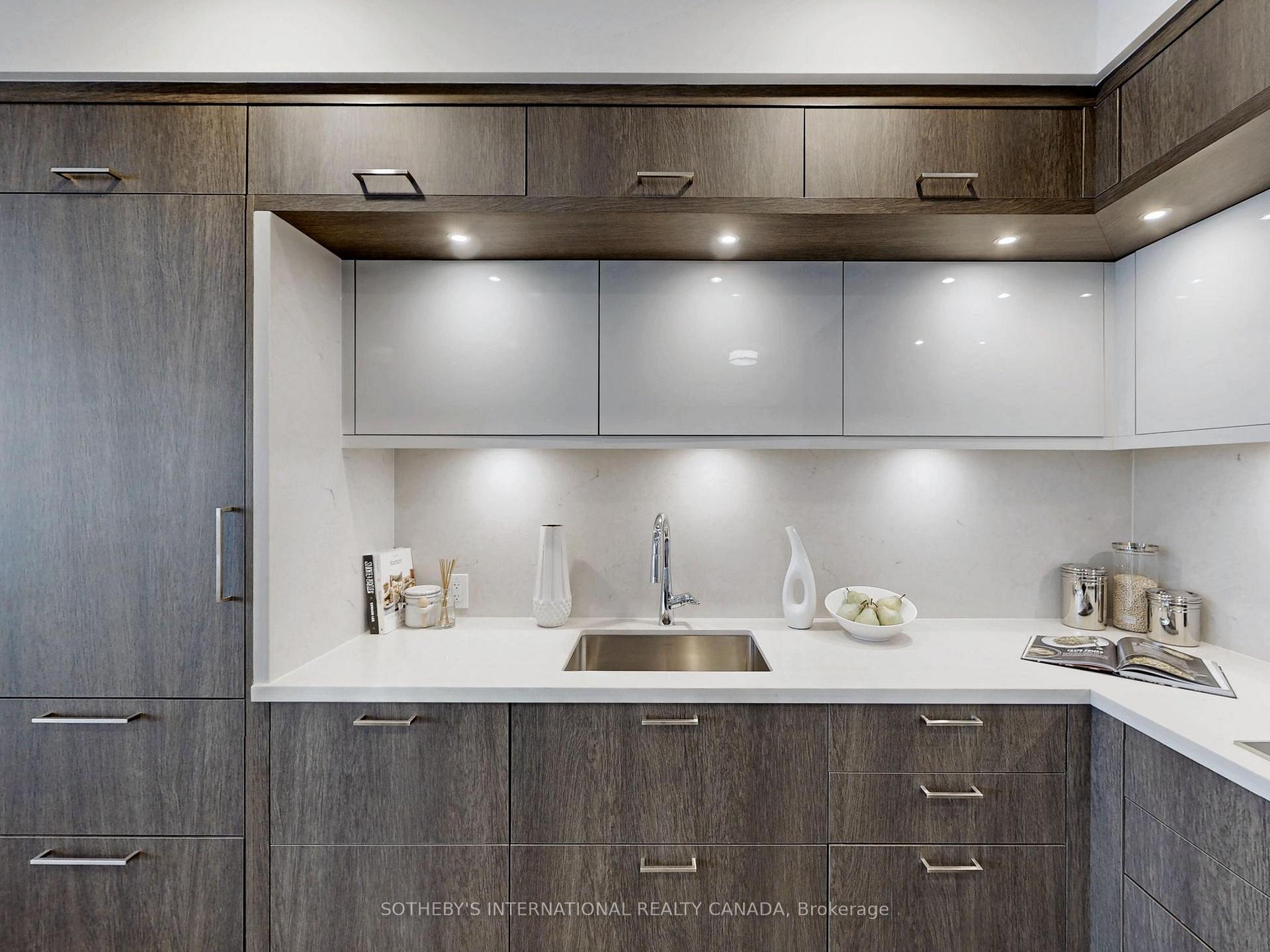 3 Bedrooms Condo at 30 Inn On the Park, Toronto For sale