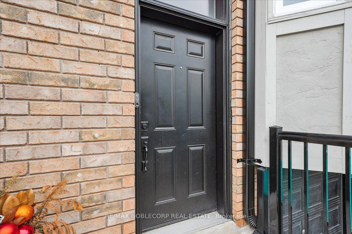 3 Bedrooms Condo at 20 William Farr, Vaughan For sale