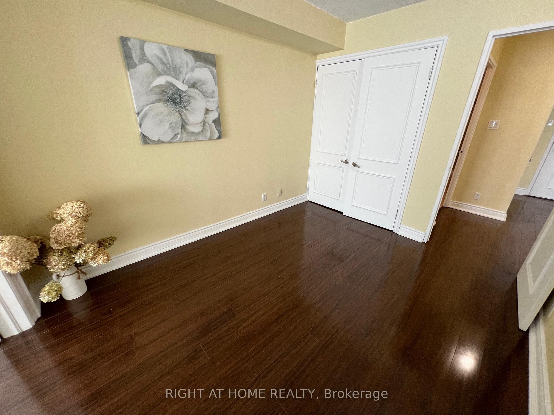 2 Bedrooms Condo at 92 King, Toronto For sale
