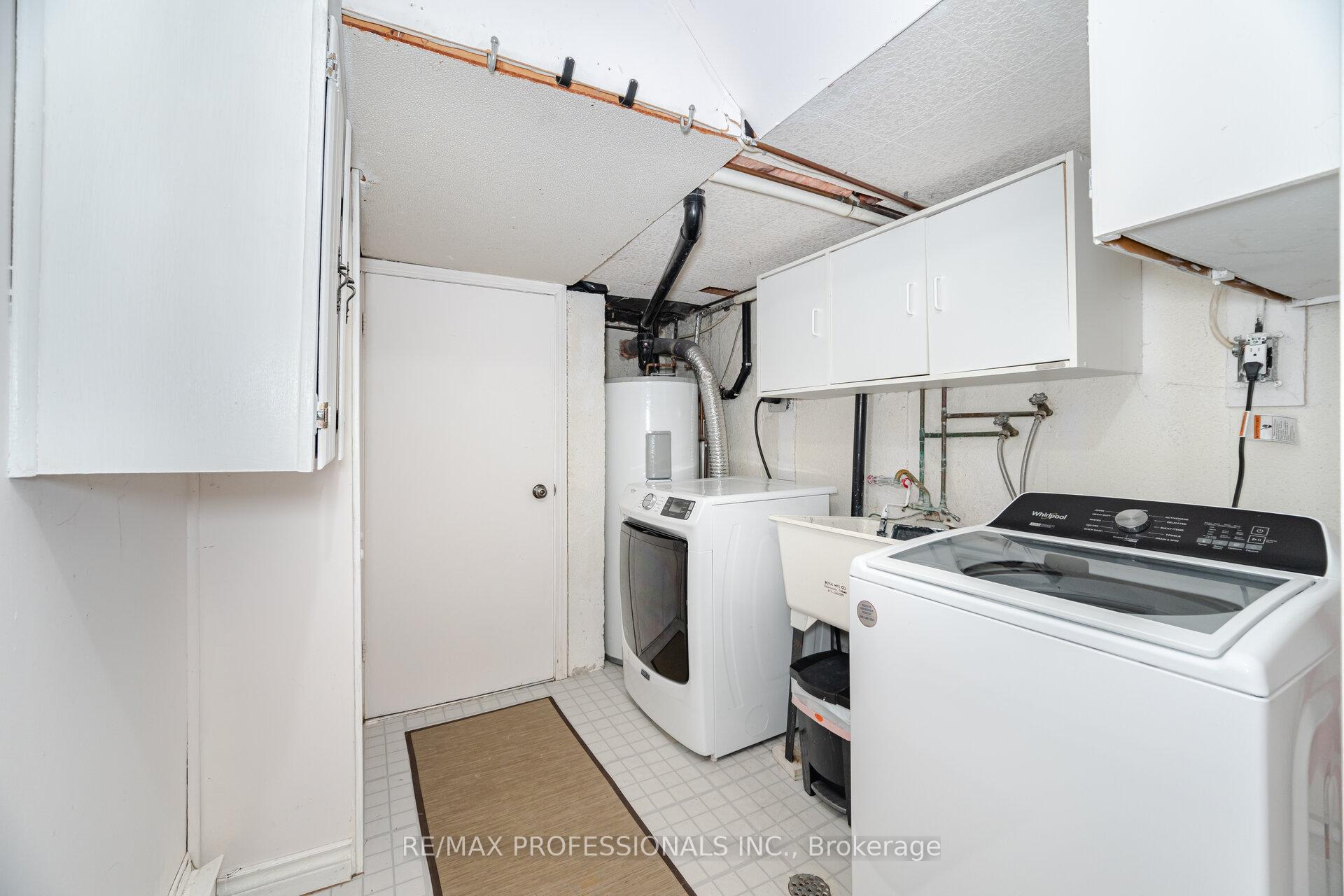 3 Bedrooms Condo at 582 Renforth, Toronto For sale