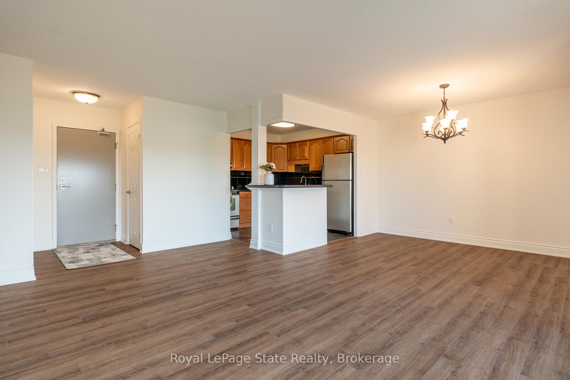 2 Bedrooms Condo at 500 Green,  Hamilton For sale