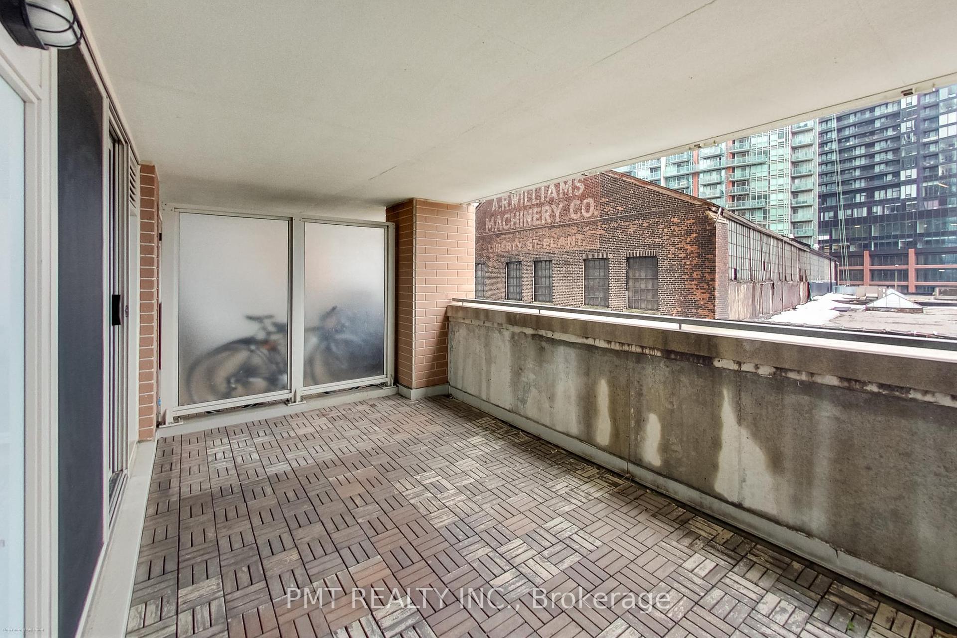 2 Bedrooms Condo at 125 Western Battery, Toronto For sale
