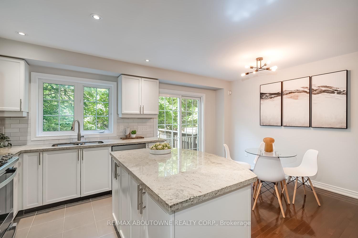 3 Bedrooms Condo at 233 Duskywing, Oakville For sale