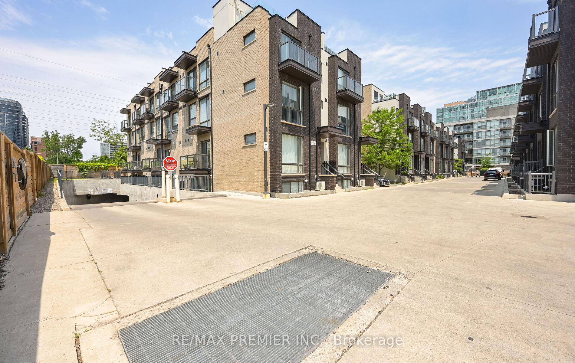 1 Bedroom Condo at 30 Fieldway, Toronto For sale