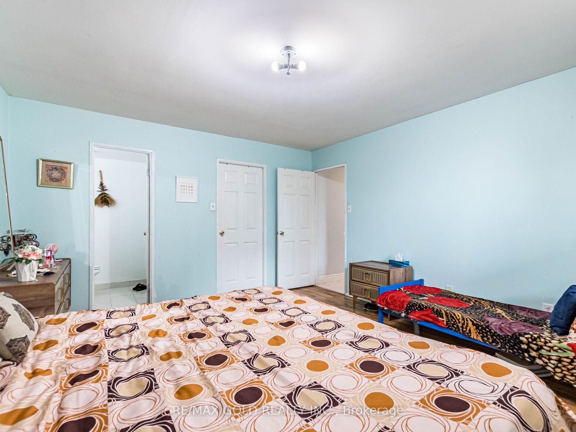 3 Bedrooms Condo at 3555 Derry,  Mississauga For sale