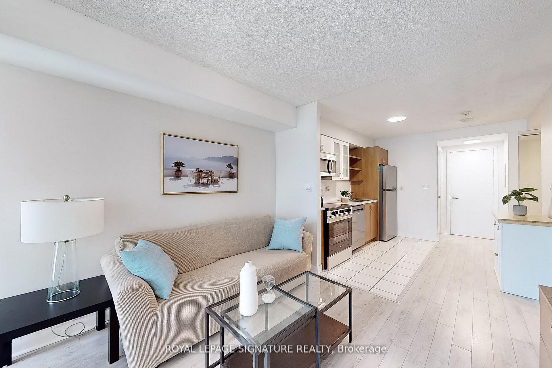 2 Bedrooms Condo at 600 Fleet, Toronto For sale