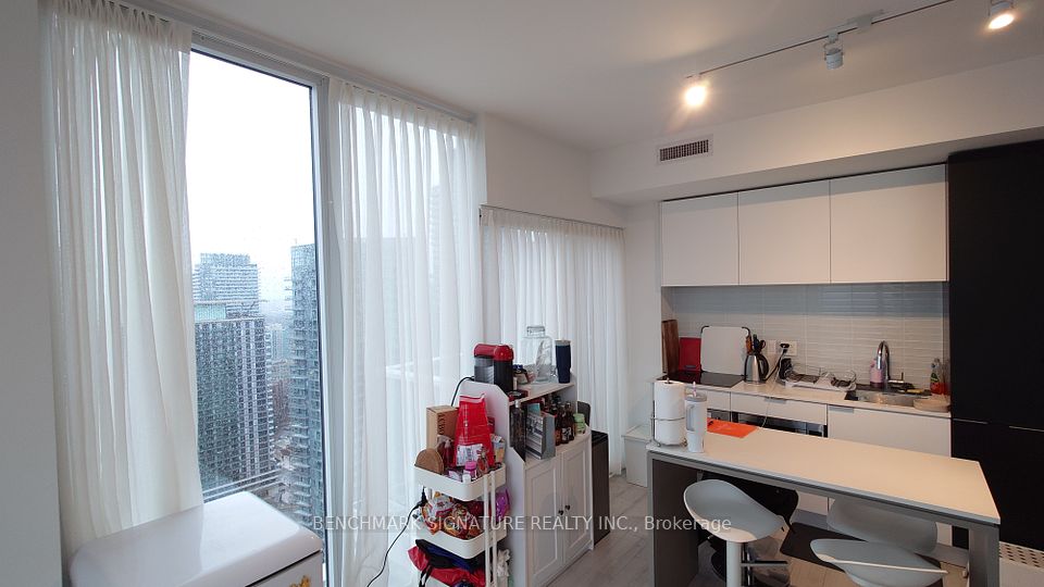 #2902 - 33 Helendale Avenue, Toronto, ON M4R 1C5