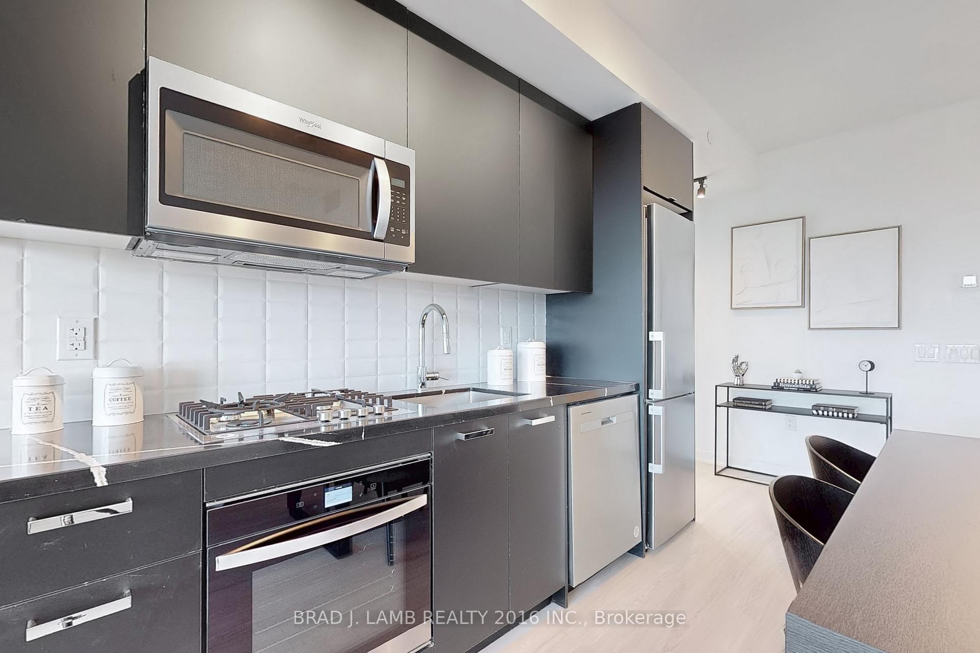 2 Bedrooms Condo at 195 McCaul, Toronto For sale
