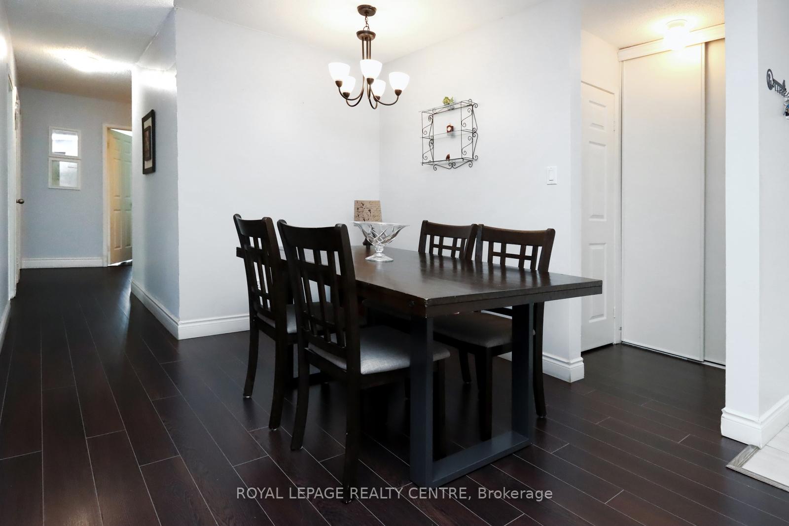 3 Bedrooms Condo at 2866 Battleford, Mississauga For sale