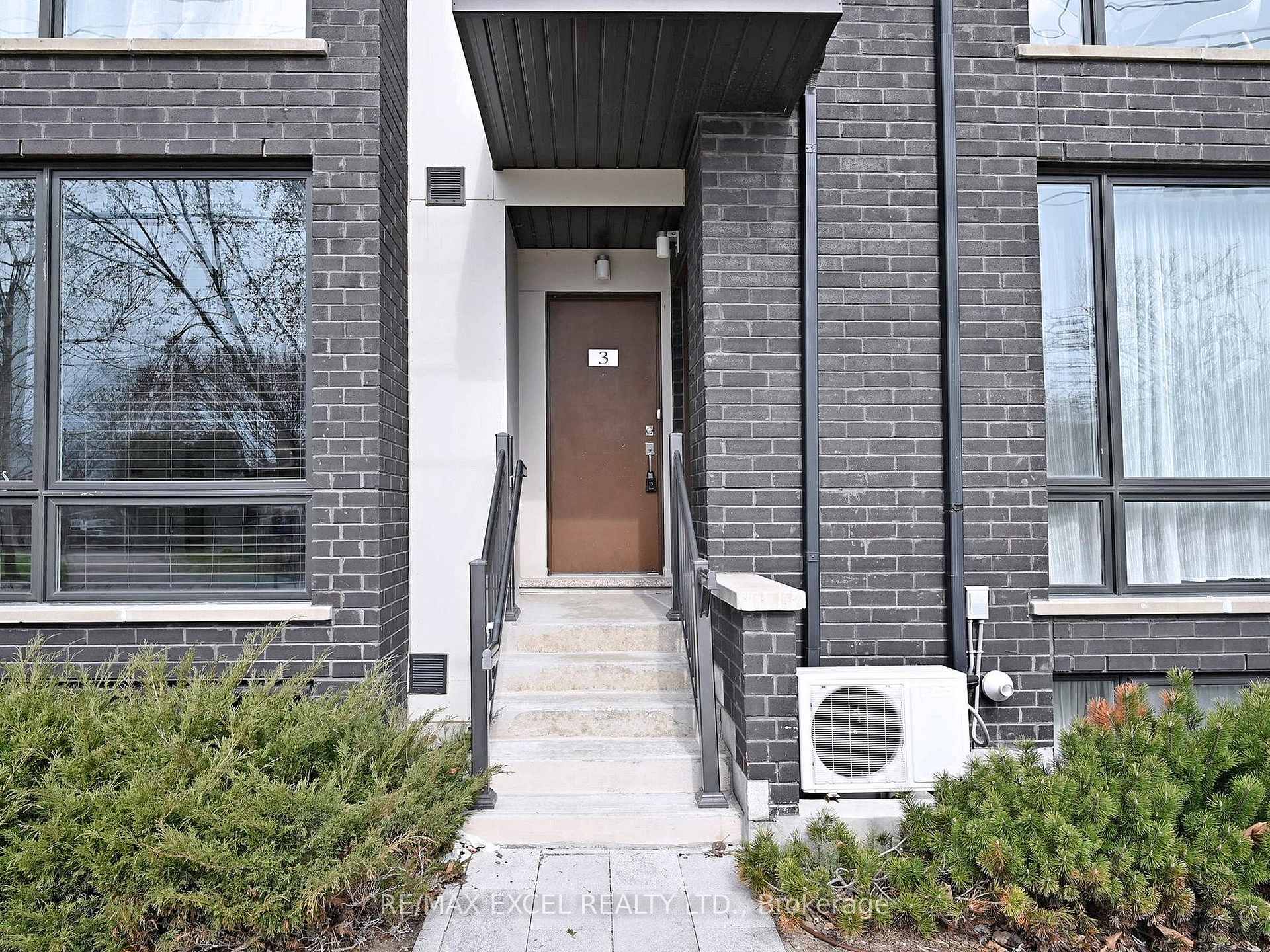 2 Bedrooms Condo at 24 Fieldway,  Toronto For sale