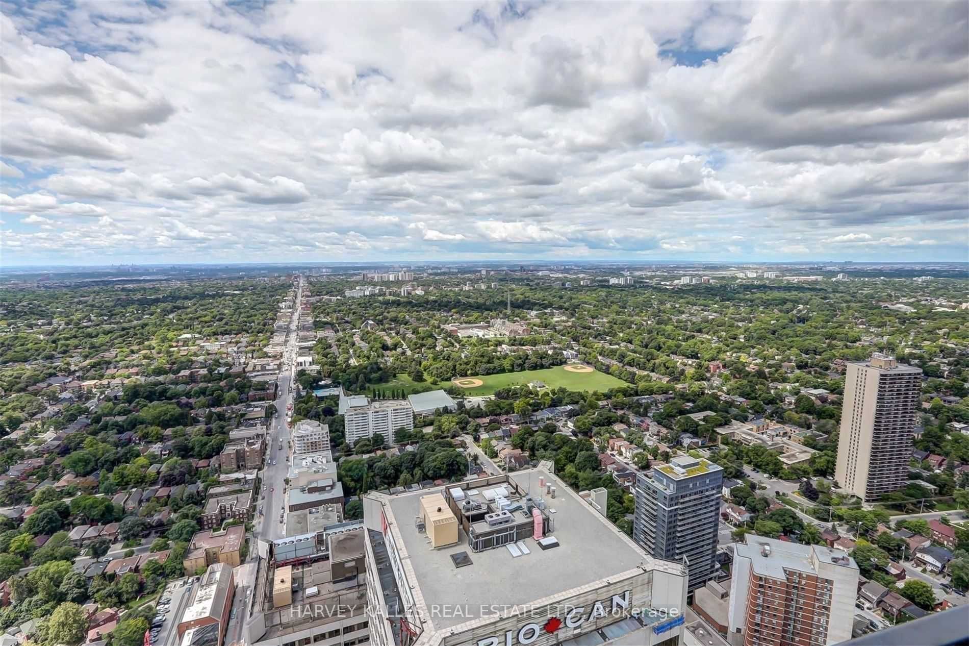 8 Eglinton Avenue E 5202