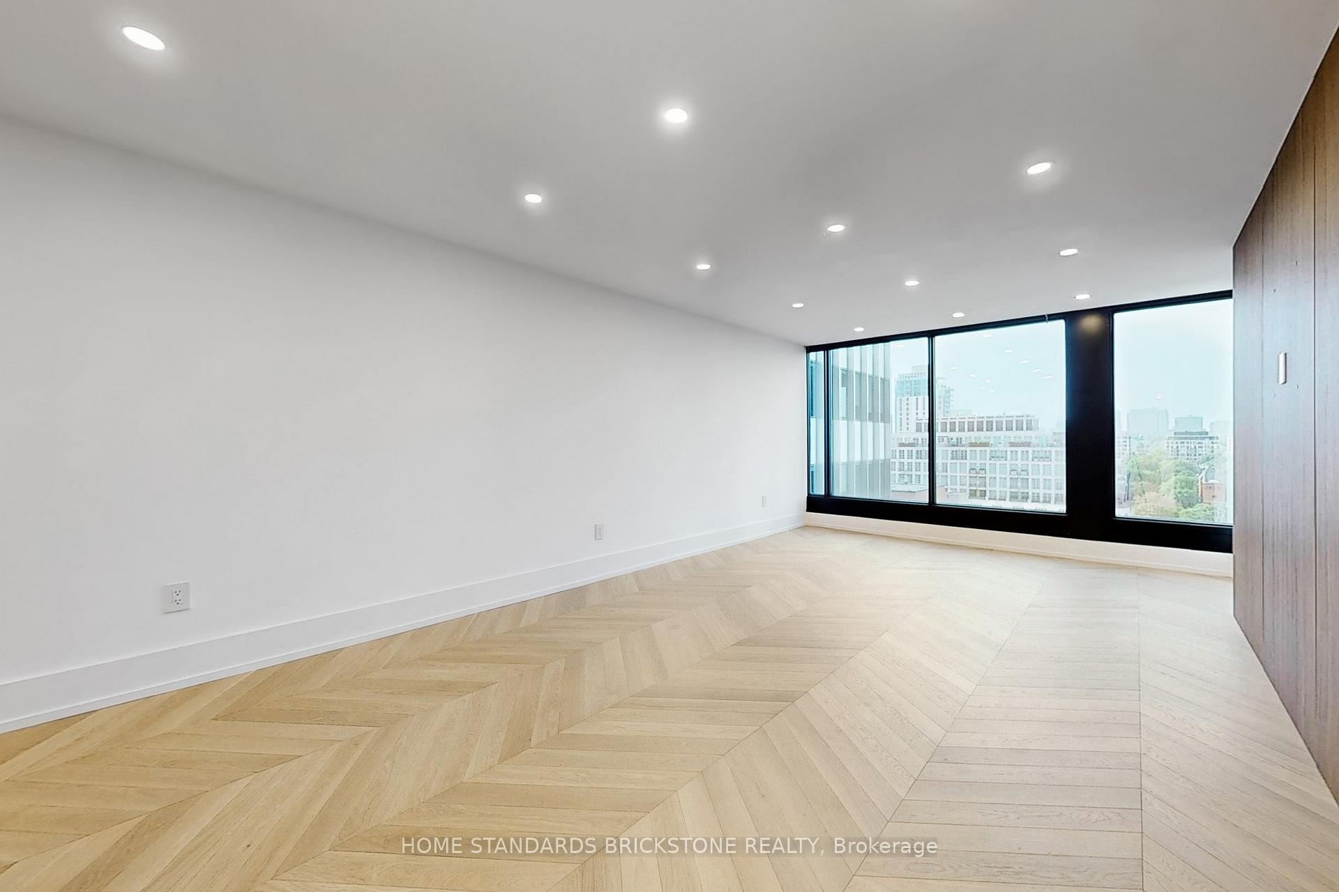 2 Bedrooms Condo at 110 Bloor, Toronto For sale