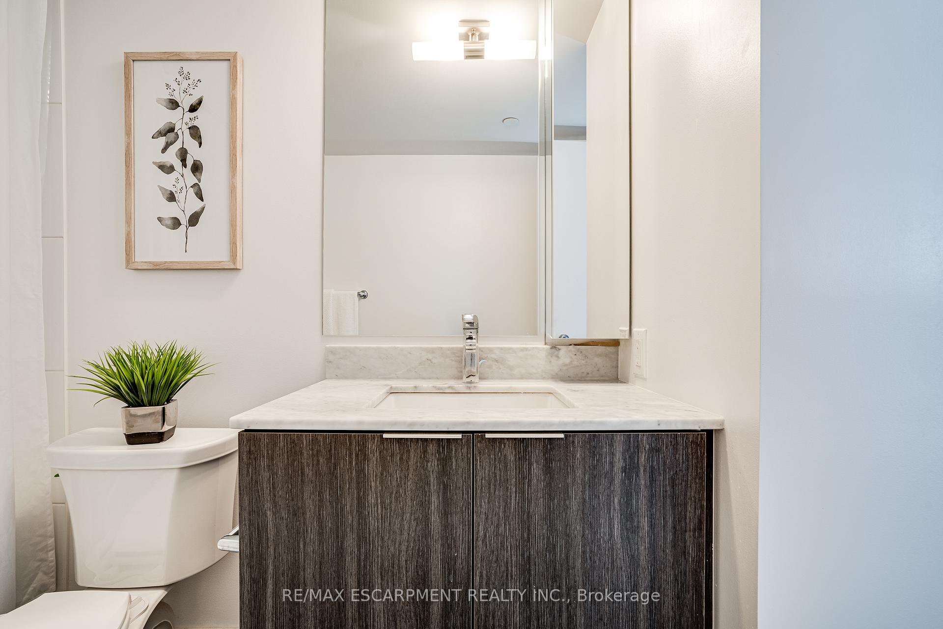 3 Bedrooms Condo at 955 BAY, Toronto For sale
