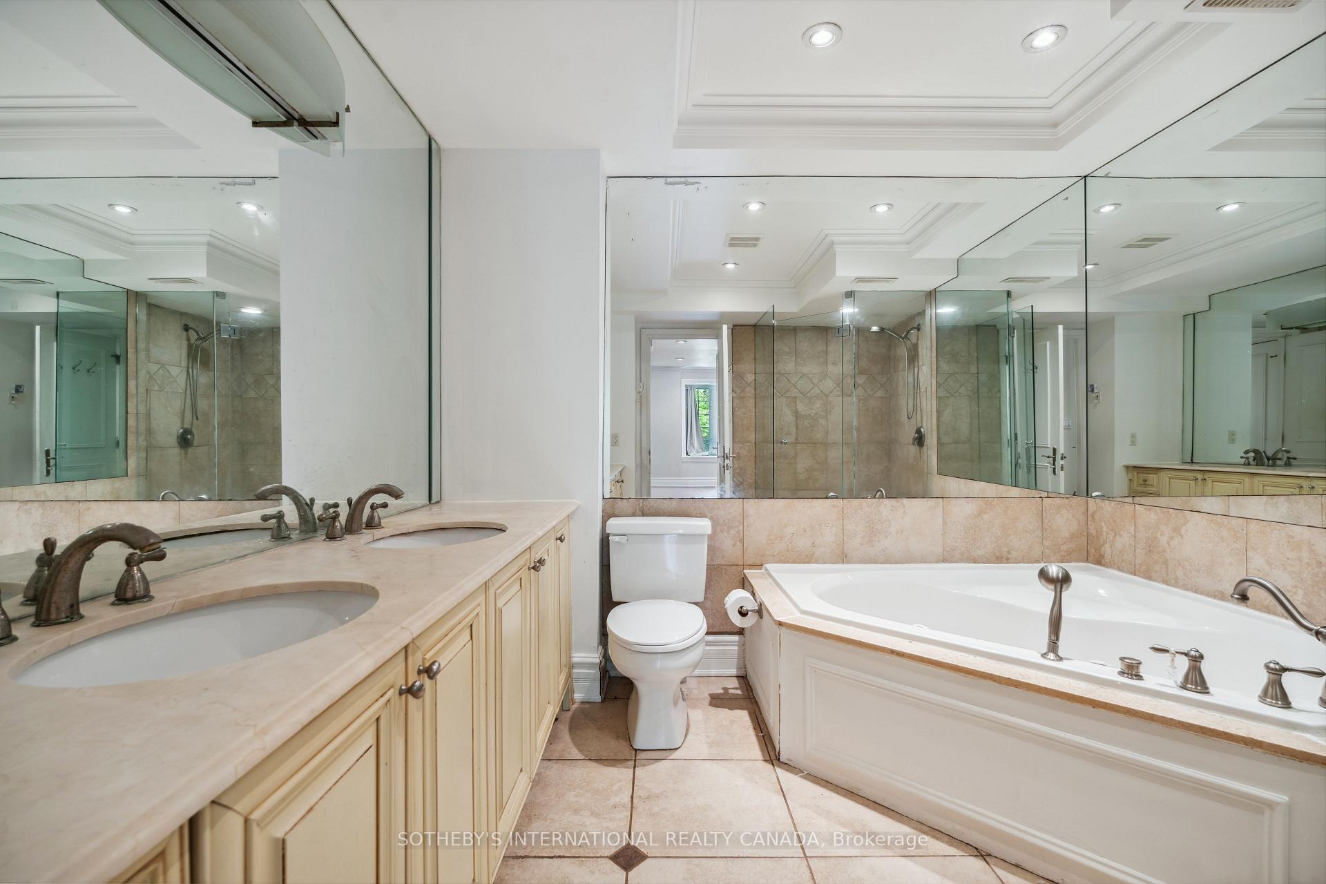 3 Bedrooms Condo at 16 Relmar, Toronto For sale
